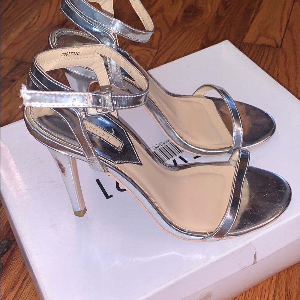 Silver metallic strap high heel 4 inches